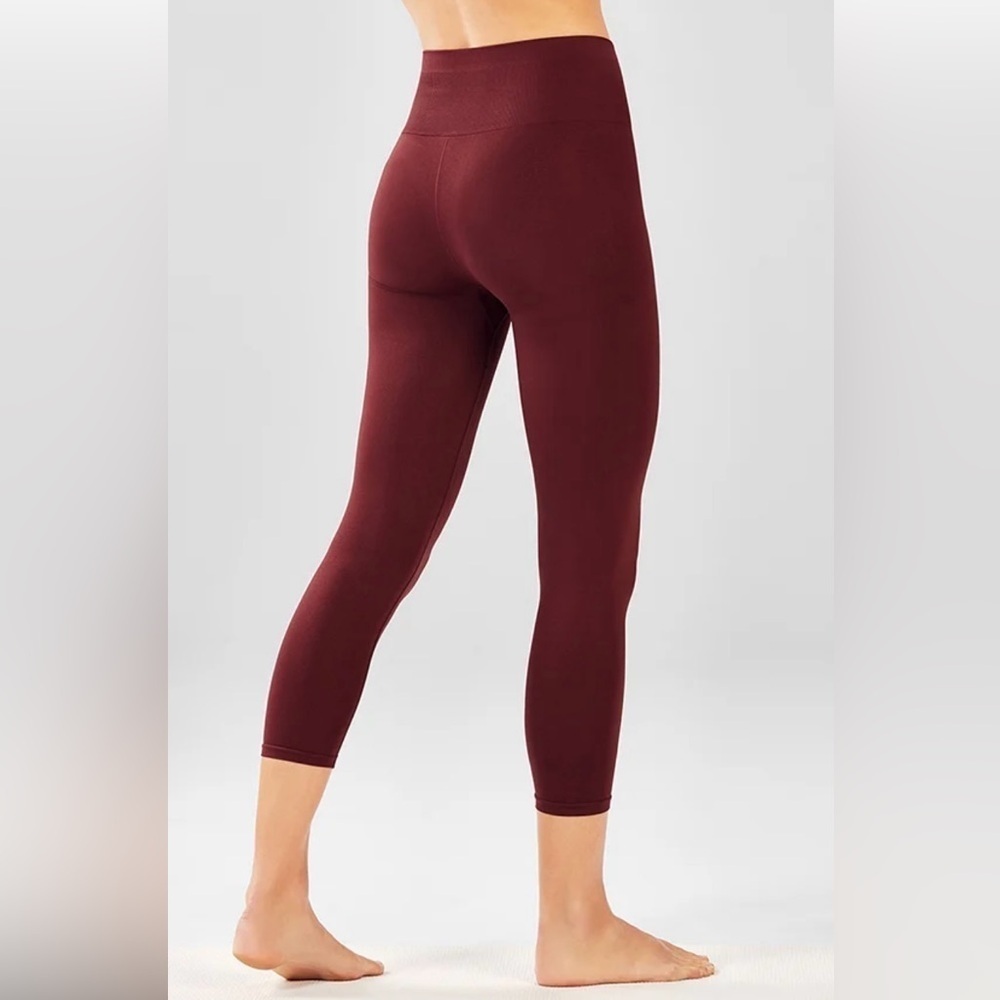 Fabletics High-Waisted Seamless Capri Leggings — Burgundy Maroon Size S (4-6) - Picture 2 of 9